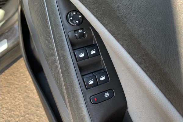 2020 Vauxhall Crossland X 1.2 Turbo Elite SUV 5dr Petrol Auto Euro 6 (s/s) (130 ps) - Cloth, photo 22