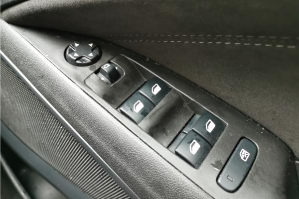 2023 Vauxhall Crossland 1.2 Turbo Ultimate SUV 5dr Petrol Auto Euro 6 (s/s) (130 ps) - Alcantara, photo 22