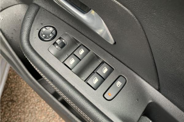 2021 Vauxhall Mokka 1.2 Turbo SRi SUV 5dr Petrol Manual Euro 6 (s/s) (100 ps) - Red Black Fabrc, photo 22