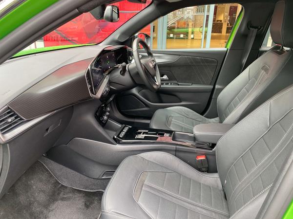 2021 Vauxhall Mokka-e 50kWh Launch Edition SUV 5dr Electric Auto (136 ps) - Black Sienna, photo 14
