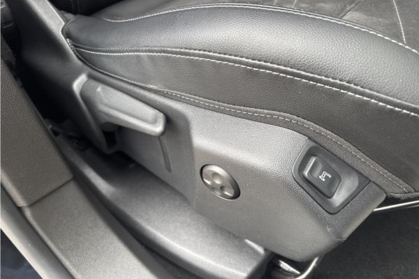 2022 Vauxhall Grandland 1.2 Turbo Ultimate SUV 5dr Petrol Auto Euro 6 (s/s) (130 ps) - Harlekin Black, photo 29