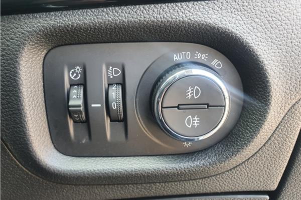 2019 Vauxhall Astra 1.4i Turbo Griffin Hatchback 5dr Petrol Auto (s/s) (150 ps) - Cloth Sienna/Jet Blk, photo 21