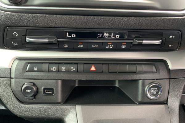 2021 Vauxhall Vivaro Life 2.0 Turbo D Elite L MPV 5dr Diesel Manual Euro 6 (s/s) (8 Seat) (150 ps) - Leather, photo 16