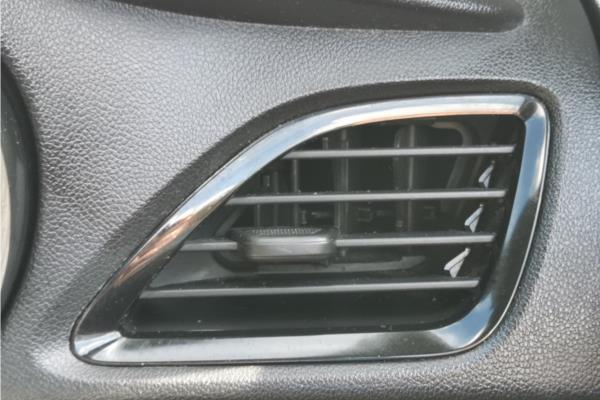 2017 Vauxhall Viva 1.0i SE Hatchback 5dr Petrol Manual Euro 6 (75 ps) - Cloth, photo 39