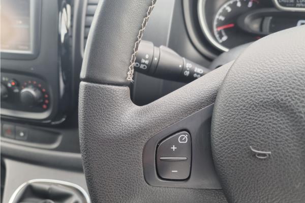 2018 VAUXHALL VIVARO - Cloth, photo 18
