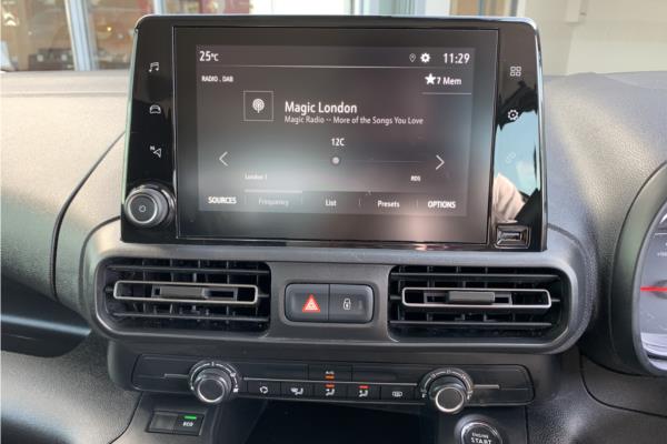 2020 Vauxhall Combo Life 1.2 Turbo Energy MPV 5dr Petrol Auto Euro 6 (s/s) (7 Seat) (130 ps) - Cloth, photo 17