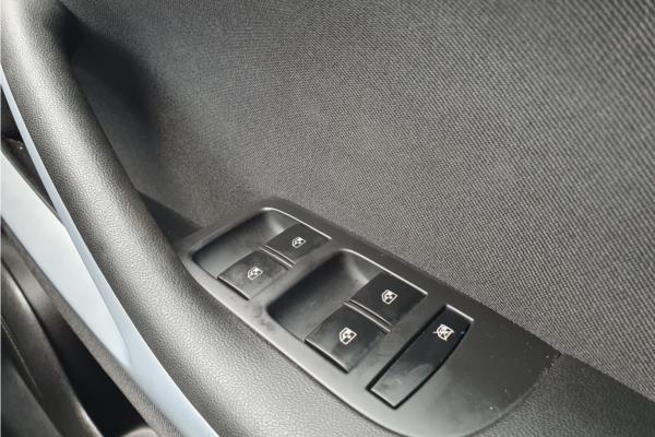 2017 Vauxhall Zafira Tourer 1.4i Turbo SRi Nav MPV 5dr Petrol Auto Euro 6 (140 ps) - Cloth, photo 22