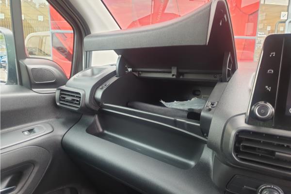 2021 Vauxhall Combo Life 1.2 Turbo SE MPV 5dr Petrol Auto Euro 6 (s/s) (130 ps) - Cloth, photo 26