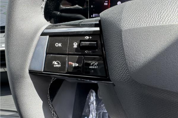 Vauxhall Astra* 5Dr 54kWh 11kWCh Ultimate AU - Jet Blk+alcantr, photo 17