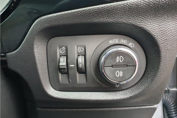 2020 Vauxhall Corsa 1.2 Turbo Elite Nav Premium Hatchback 5dr Petrol Auto Euro 6 (s/s) (100 ps) - Cloth, photo 21