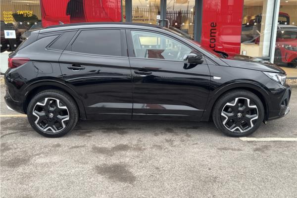 2022 Vauxhall Grandland 1.2 Turbo Ultimate SUV 5dr Petrol Auto Euro 6 (s/s) (130 ps) - Harlekin Black, photo 9