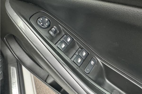 2020 Vauxhall Grandland X 1.2 Turbo SRi Nav SUV 5dr Petrol Auto Euro 6 (s/s) (130 ps) - Cloth, photo 22