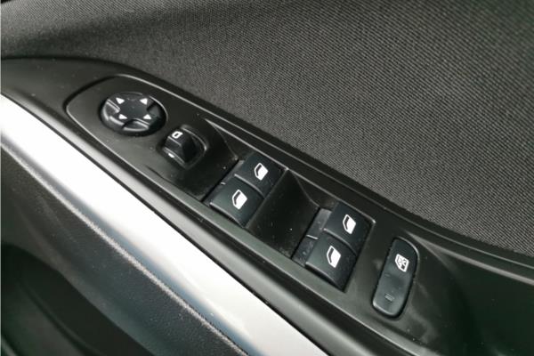 2020 Vauxhall Grandland X 1.2 Turbo GPF SE SUV 5dr Petrol Manual Euro 6 (s/s) (130 ps) - Cloth, photo 22