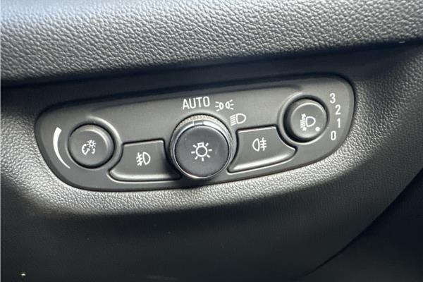 2019 Vauxhall Insignia 2.0 Turbo D BlueInjection SRi VX Line Nav Sports Tourer 5dr Diesel Auto Euro 6 (s/s) (170 ps) - Cloth, photo 21