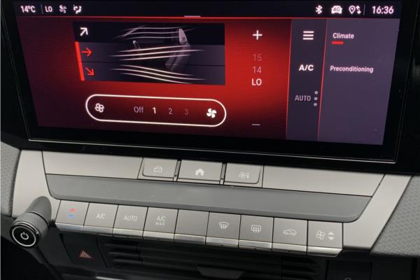 2024 Vauxhall Astra Electric 54kWh Design Hatchback 5dr Electric Auto (156 ps) - Jet Blck Modene, photo 17