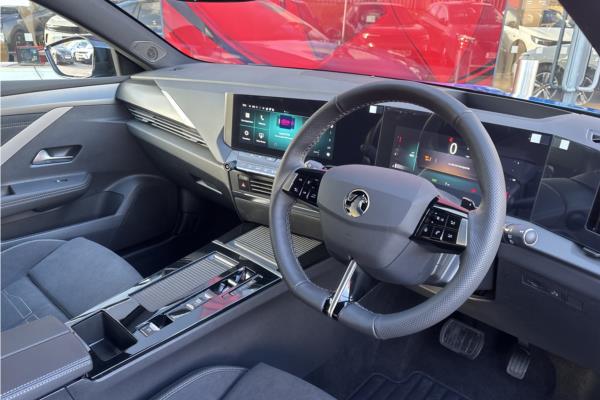 Vauxhall Astra* 5Dr 54kWh 11kWCh Ultimate AU - Jet Blk+alcantr, photo 11