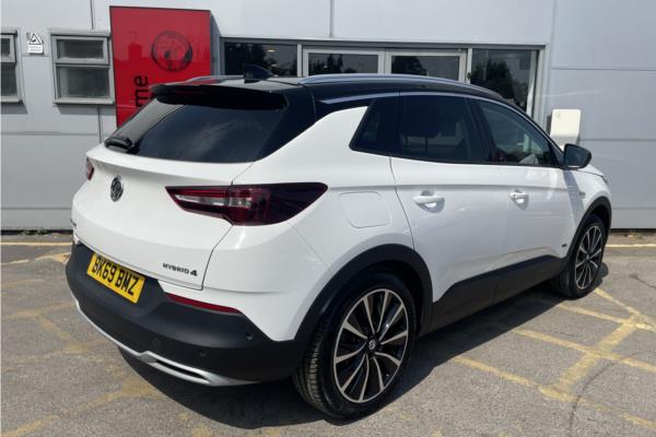 2020 Vauxhall Grandland X 1.6 13.2kWh Ultimate Nav SUV 5dr Petrol Plug-in Hybrid Auto 4WD Euro 6 (s/s) Hybrid4 (300 ps) - Berson Black, photo 8