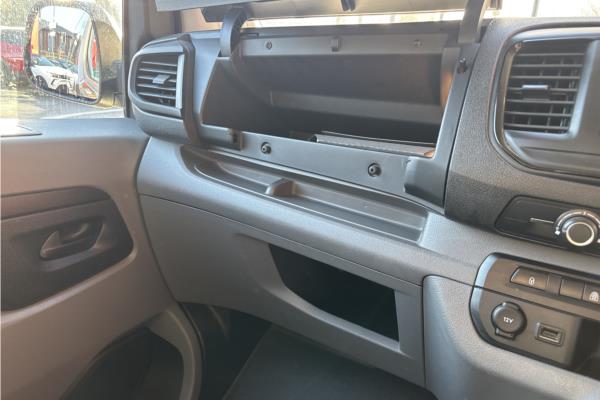 2021 Vauxhall Vivaro Life 1.5 Turbo D Edition M MPV 5dr Diesel Manual SWB Euro 6 (s/s) (9 Seat) (120 ps) - Cloth, photo 26