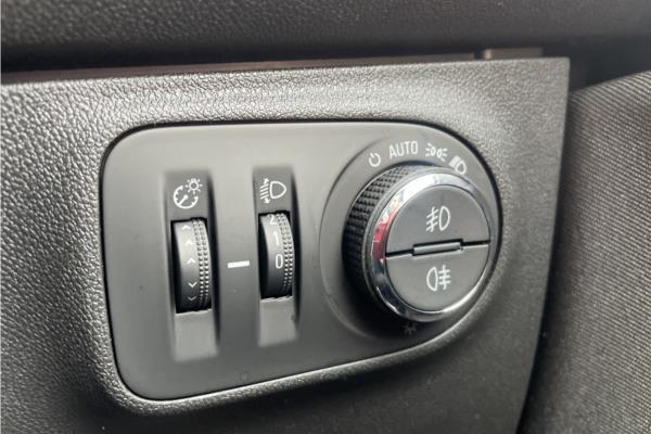 2019 Vauxhall Corsa 1.4i ecoTEC SE Nav Hatchback 5dr Petrol Auto Euro 6 (90 ps) - Cloth, photo 21