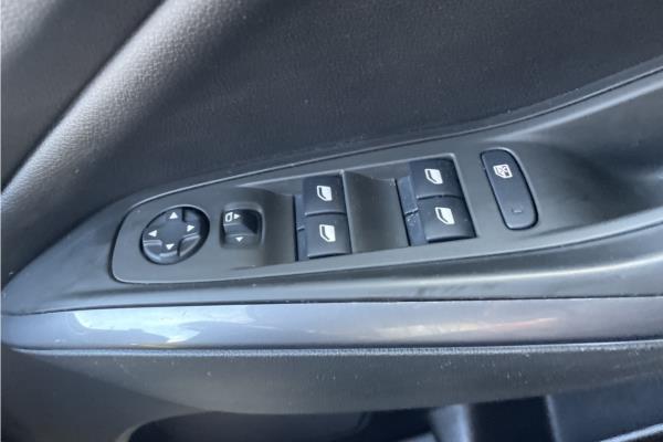 2018 Vauxhall Grandland X 1.2 Turbo GPF Sport Nav SUV 5dr Petrol Auto Euro 6 (s/s) (130 ps) - Cloth, photo 25