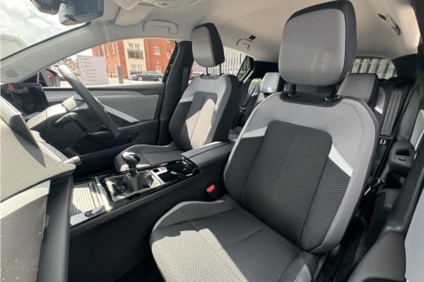 Vauxhall Astra* 5Dr 54kWh 11kWCh Ultimate AU - Jet Blk+alcantr, photo 42