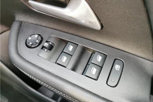 2021 Vauxhall Mokka 1.2 Turbo SRi Nav Premium SUV 5dr Petrol Auto Euro 6 (s/s) (130 ps) - Cloth, photo 22