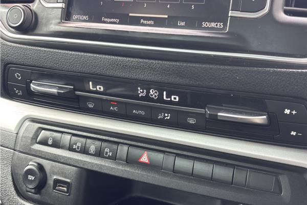 2021 Vauxhall Vivaro Life Electric 50kWh Elite MPV 5dr Electric Auto LWB (8 Seat, 7.4kW Charger) (136 ps) - Cloth, photo 16