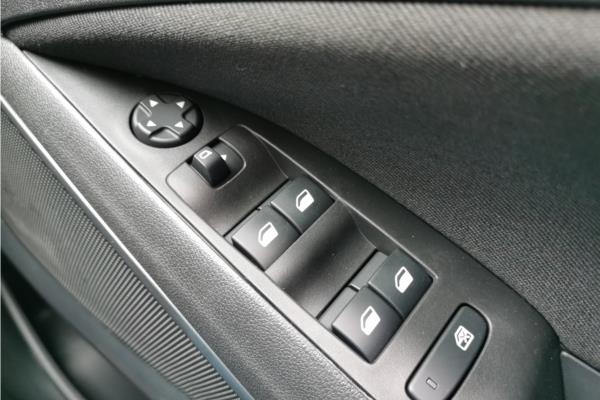 2024 Vauxhall Crossland 1.2 Turbo GS SUV 5dr Petrol Auto Euro 6 (s/s) (130 ps) - Banda-jet Black, photo 21