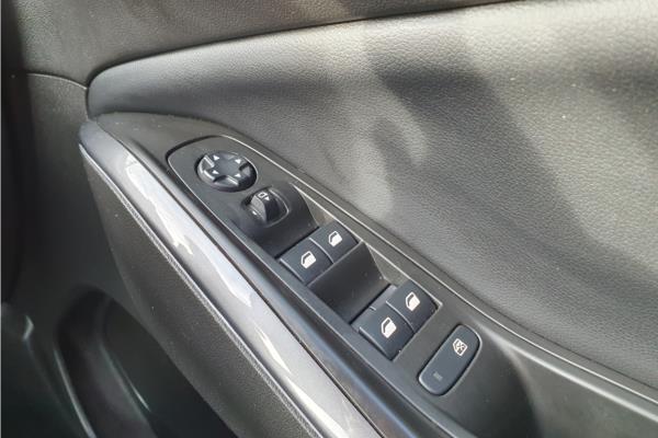 2020 Vauxhall Grandland X 1.6 13.2kWh Business Edition Nav Premium SUV 5dr Petrol Plug-in Hybrid Auto 4WD Euro 6 (s/s) Hybrid4 (300 ps) - Leather, photo 22