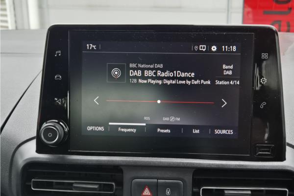 2021 Vauxhall Combo Life 1.2 Turbo Elite MPV 5dr Petrol Auto Euro 6 (s/s) (7 Seat) (130 ps) - Cloth, photo 17