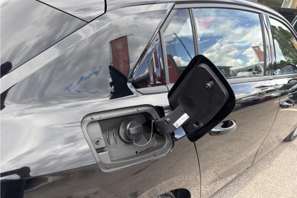 2022 Vauxhall Astra 1.2 Turbo Design Hatchback 5dr Petrol Auto Euro 6 (s/s) (130 ps) - Jet Black Fabrc, photo 34