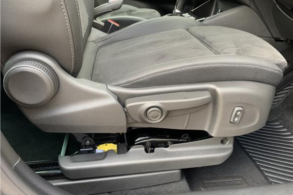 2024 Vauxhall Crossland 1.2 Turbo Ultimate SUV 5dr Petrol Auto Euro 6 (s/s) (130 ps) - Cloth/Alcantara, photo 29