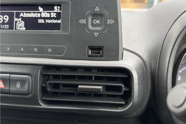 2021 Vauxhall Combo 1.5 Turbo D 2300 Edition Panel Van 4dr Diesel Auto L2 H1 Euro 6 (s/s) (130 ps) - Cloth, photo 38