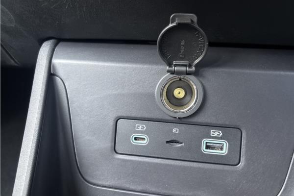 BYD Dolphin* Surf 5Dr 65kW Boost 43kWh Auto - Black+grey Vegn, photo 37