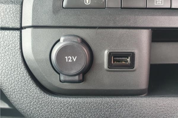 2023 Vauxhall Vivaro-e Life - Curitiba Triton, photo 37