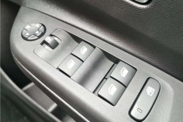 2023 Vauxhall Corsa-e 51kWh Ultimate Hatchback 5dr Electric Auto (156 ps) - Alcantara, photo 21