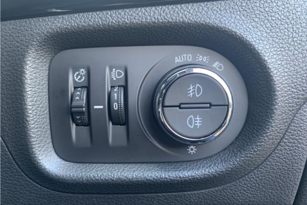 2021 Vauxhall Astra 1.2 Turbo Griffin Edition Hatchback 5dr Petrol Manual Euro 6 (s/s) (145 ps) - Cloth Sienna/Jet Blk, photo 21