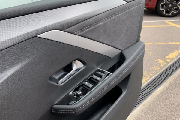 2022 Vauxhall Astra 1.2 Turbo Ultimate Hatchback 5dr Petrol Manual Euro 6 (s/s) (130 ps) - Alcantara, photo 32