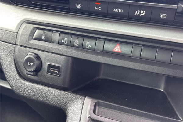 2021 Vauxhall Vivaro Life Electric 50kWh Elite MPV 5dr Electric Auto LWB (8 Seat, 7.4kW Charger) (136 ps) - Cloth, photo 32