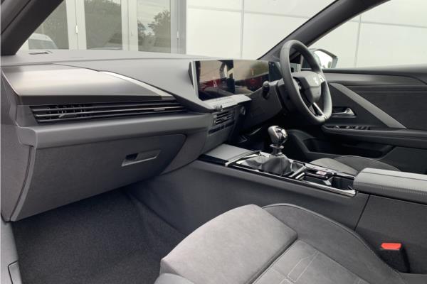 2022 Vauxhall Astra 1.2 Turbo Ultimate Hatchback 5dr Petrol Manual Euro 6 (s/s) (130 ps) - Alcantara, photo 15