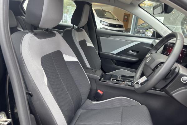 2022 Vauxhall Astra 1.2 Turbo Design Hatchback 5dr Petrol Auto Euro 6 (s/s) (130 ps) - Jet Black Fabrc, photo 33
