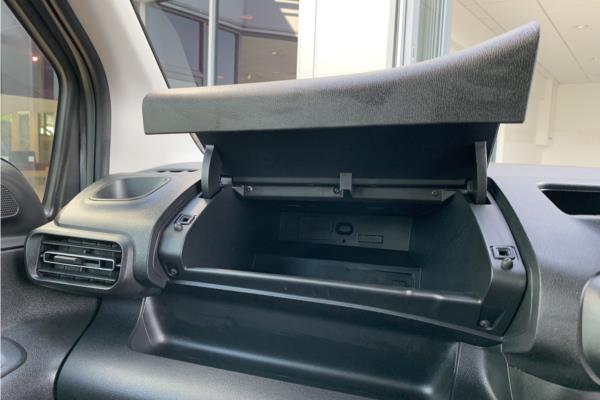 2020 Vauxhall Combo Life 1.2 Turbo Energy MPV 5dr Petrol Auto Euro 6 (s/s) (7 Seat) (130 ps) - Cloth, photo 26