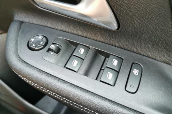 2022 Vauxhall Mokka 1.2 Turbo SRi Premium SUV 5dr Petrol Auto Euro 6 (s/s) (130 ps) - Cloth, photo 22