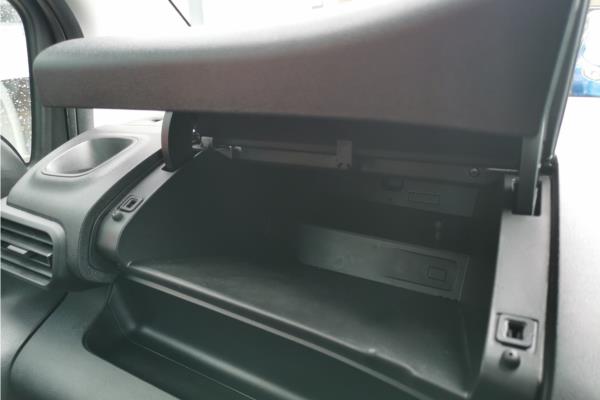 2021 Vauxhall Combo Life 1.5 Turbo D SE MPV 5dr Diesel Manual Euro 6 (s/s) (7 Seat) (100 ps) - Cloth, photo 26