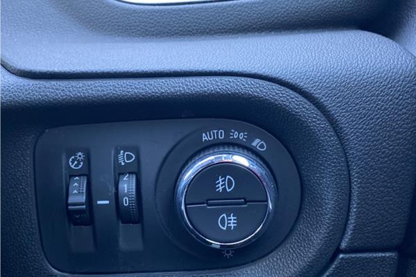 2020 Vauxhall Grandland X 1.2 Turbo GPF SE SUV 5dr Petrol Manual Euro 6 (s/s) (130 ps) - Cloth, photo 20