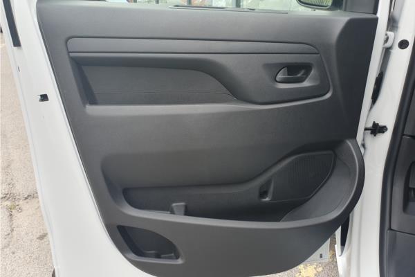 2023 Vauxhall Vivaro-e Life - Curitiba Triton, photo 42
