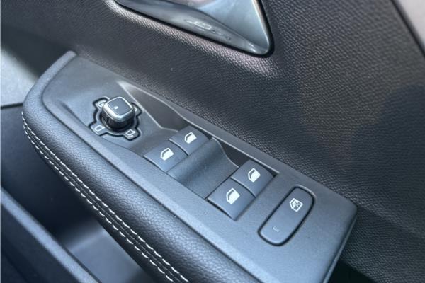 Vauxhall Astra* 5Dr 54kWh 11kWCh Ultimate AU - Jet Blk+alcantr, photo 21