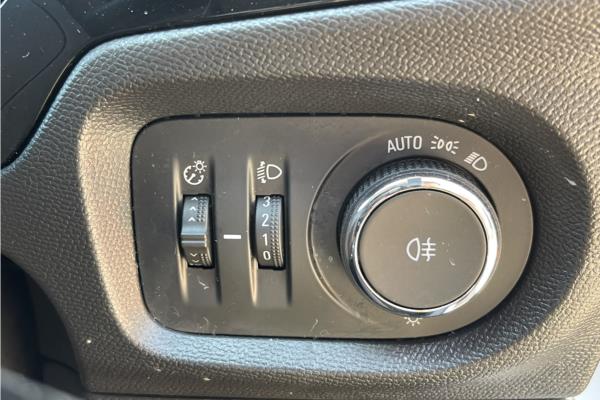 2021 Vauxhall Corsa 1.2 Turbo SE Hatchback 5dr Petrol Auto Euro 6 (s/s) (100 ps) - Cloth, photo 21