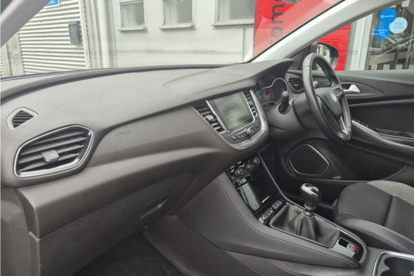 2021 Vauxhall Grandland X 1.2 Turbo Griffin Edition SUV 5dr Petrol Manual Euro 6 (s/s) (130 ps) - Harlekin Black, photo 15