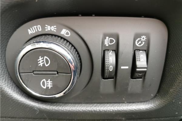 2021 Vauxhall Mokka 1.2 Turbo SRi Nav Premium SUV 5dr Petrol Auto Euro 6 (s/s) (130 ps) - Cloth, photo 21